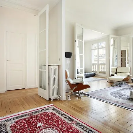 District A Bright And Peaceful Pied A Terre Paris