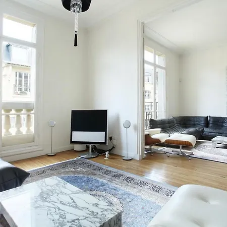 District A Bright And Peaceful Pied A Terre Paris